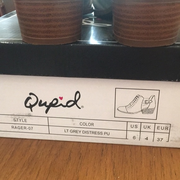 Ankle boots with buckle - Picture 4 of 6